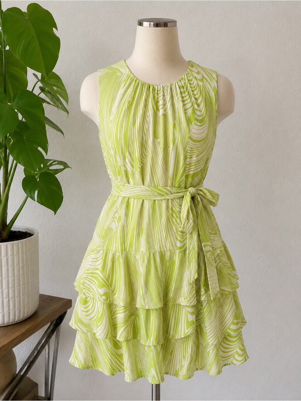 NWT Express Lime Green Tropical Ruffle Dress - Size L 🌿 Tie Waist, 60s Vibes